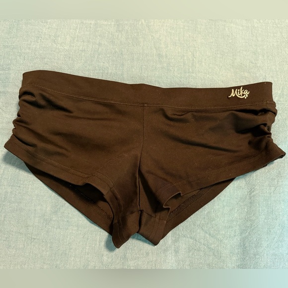 Mika Yoga Wear Meeko Shorts Black Size M/L - Picture 4 of 8